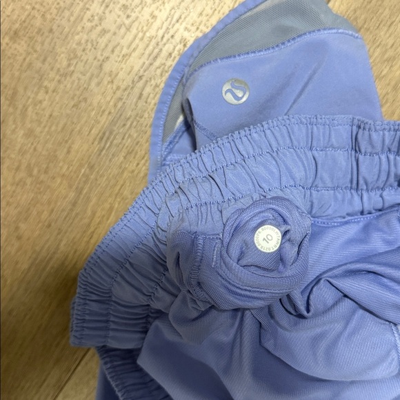 Lululemon Hotty Hot Short II *Long 4" - Picture 6 of 6